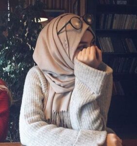 Aesthetic Hidden Face Girl Pic For Instagram